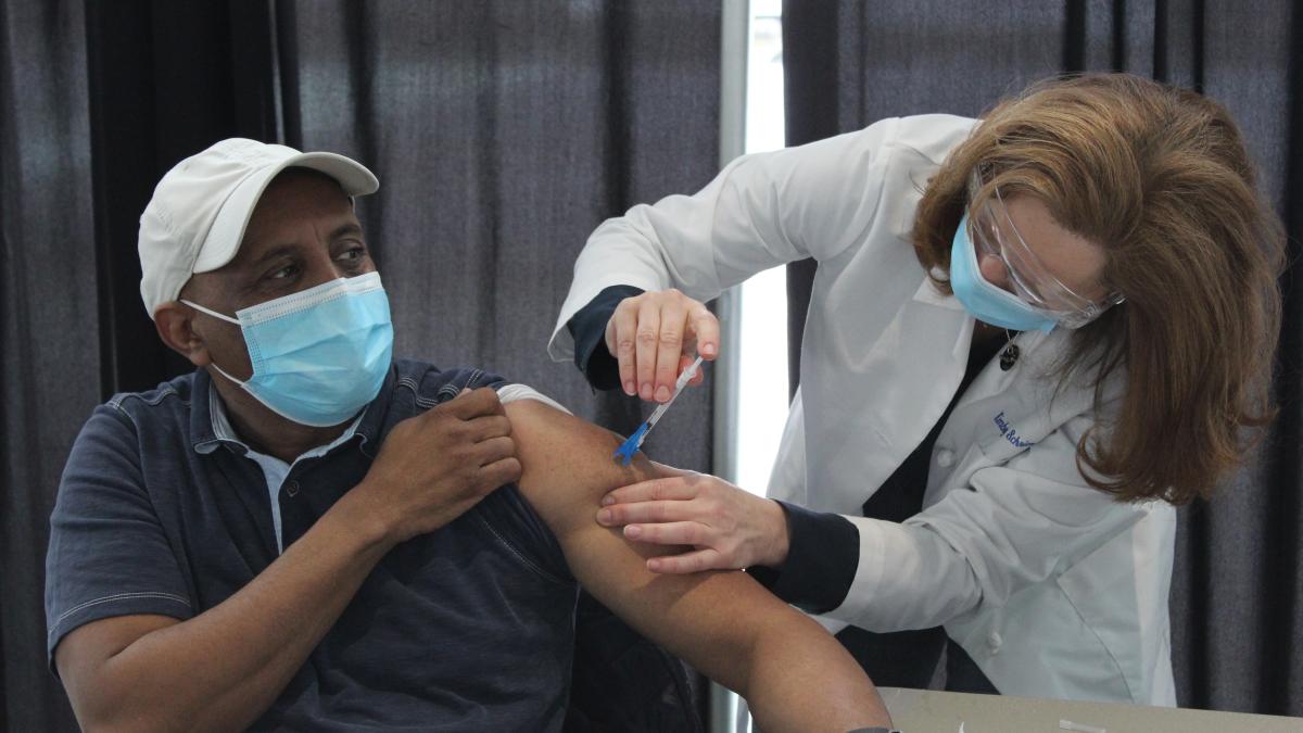 Rep. Schrier administering COVID-19 vaccine