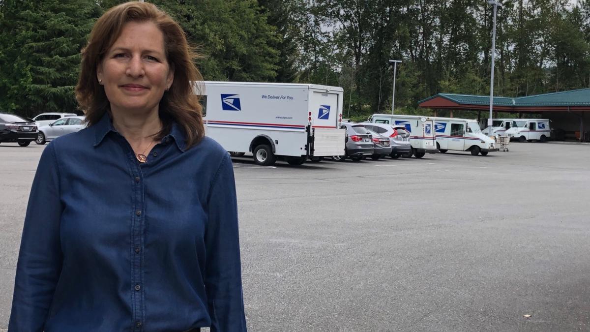 Rep. Schrier at Issaquah Post Office